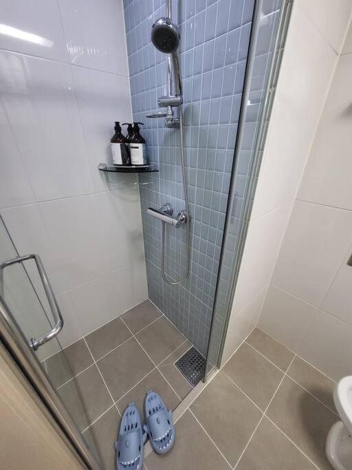 Apartment 2608 # Gangnam Urban Vogue Suites#sinnonhyeon Stn Exit 9, 1-min #top-rated Unit # All-new Furniture & Peaceful Vibe